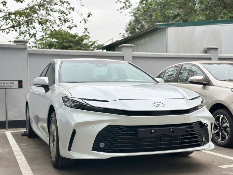 Toyota Camry 2025 – Biểu tượng của sự đẳng cấp và tiện nghi