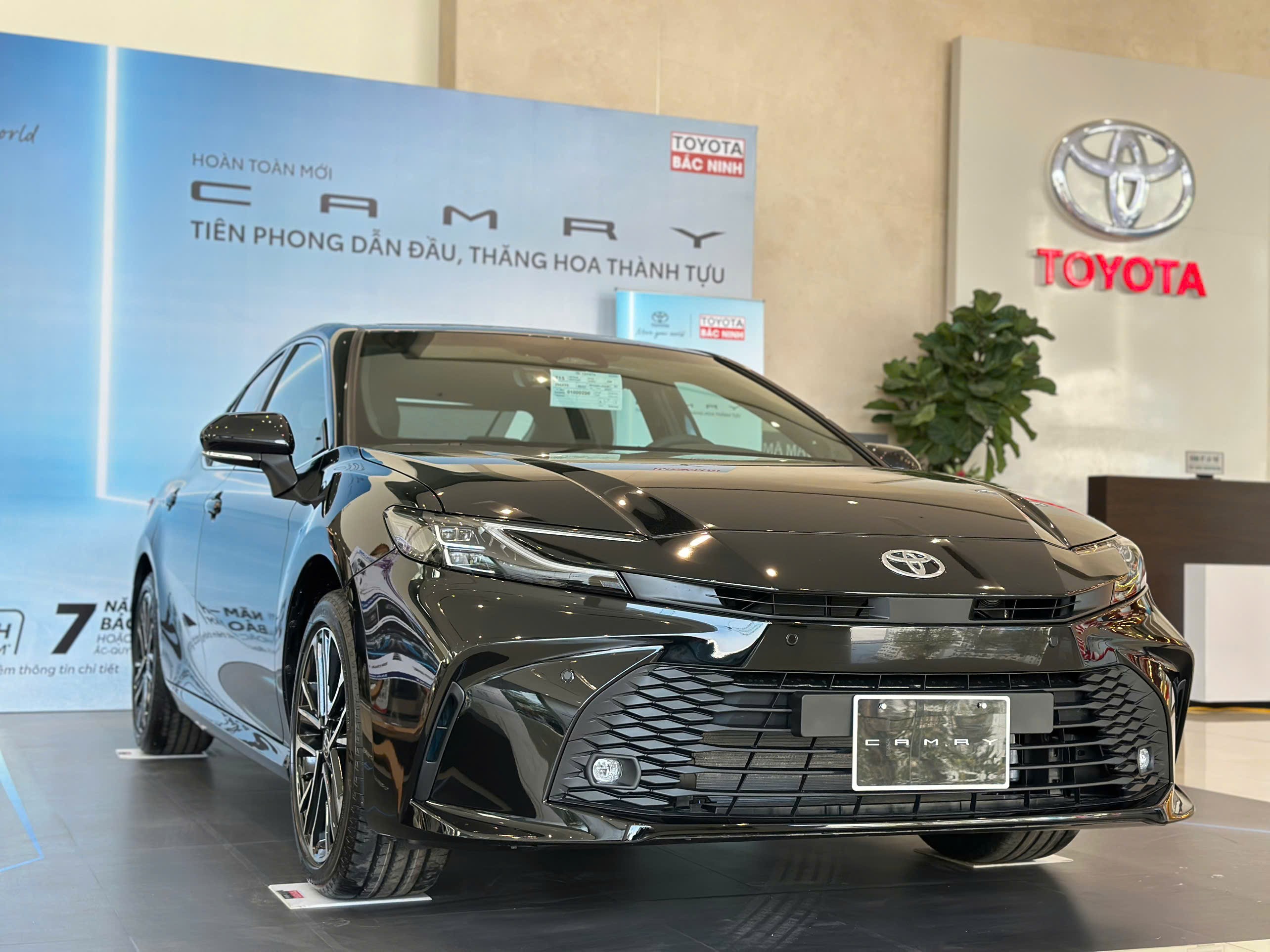 Camry 2025 Bac Ninh 1 Toyota Camry 2025 - Sự kết hợp hoàn hảo giữa công nghệ hiện đại và hiệu suất mạnh mẽ