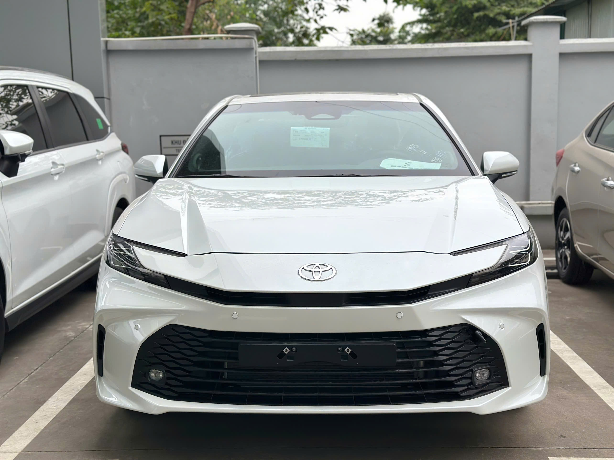 Camry 2025 bản xăng