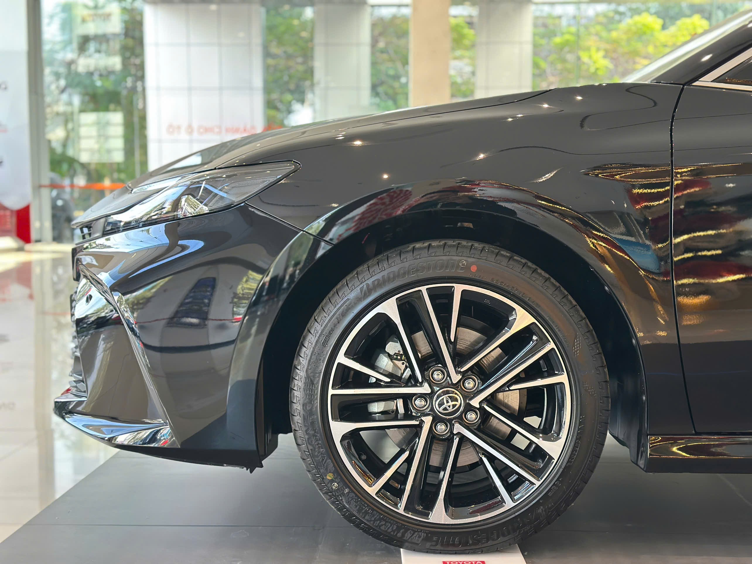 Lazang Camry 2025 Toyota Camry 2025 - Sự kết hợp hoàn hảo giữa công nghệ hiện đại và hiệu suất mạnh mẽ