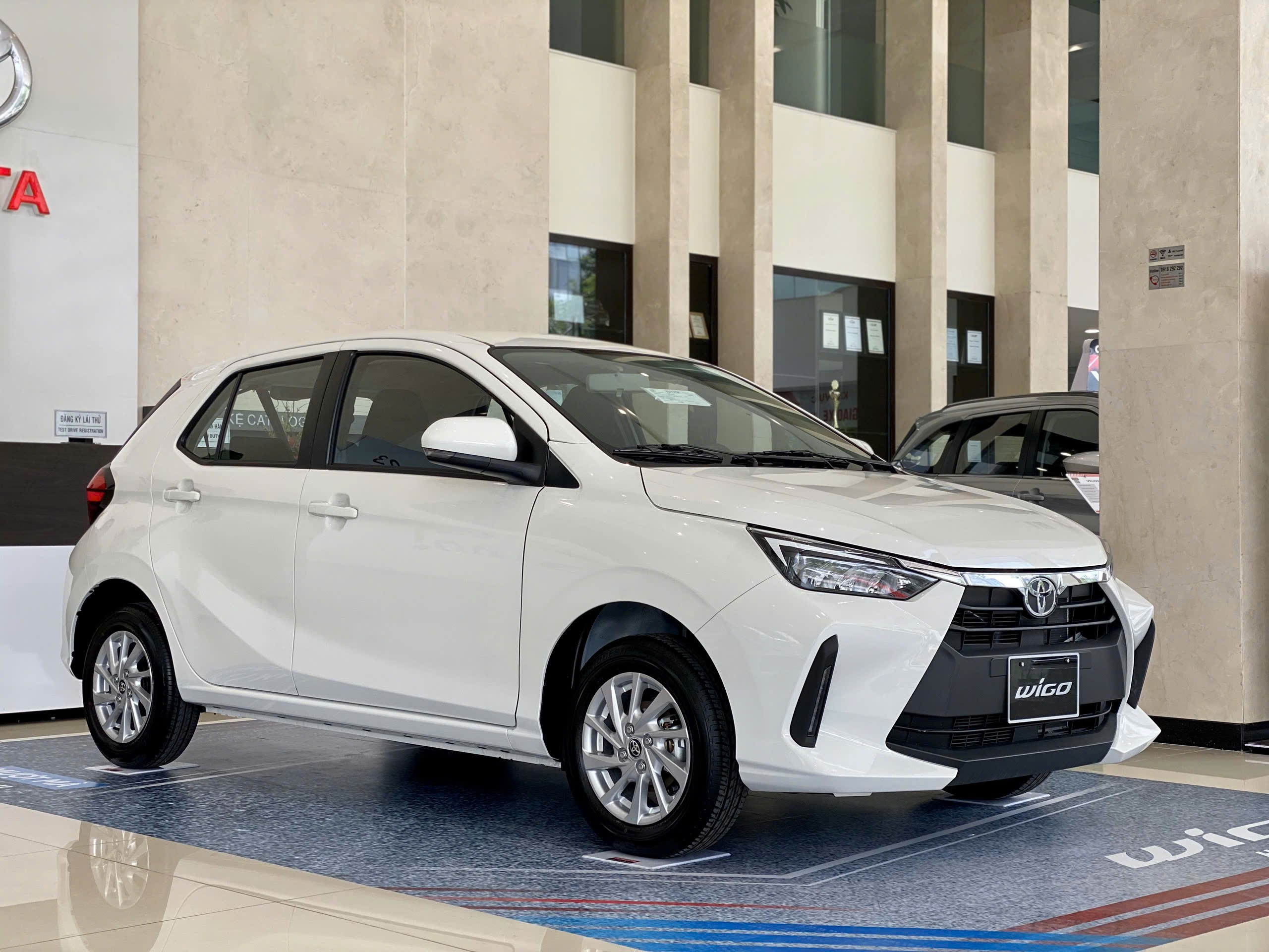 Toyota Wigo trắng