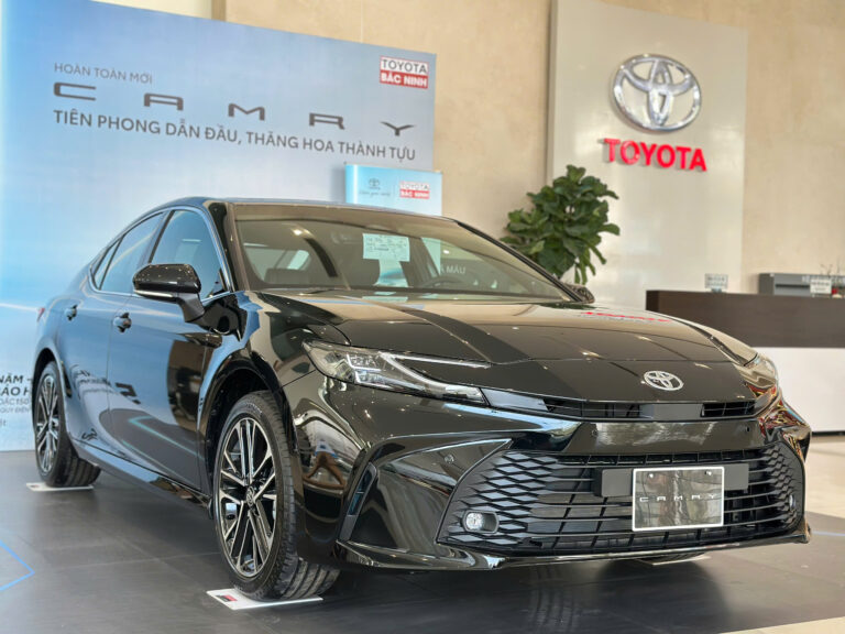 Toyota Camry 2025 – Sự kết hợp hoàn hảo giữa công nghệ hiện đại và hiệu suất mạnh mẽ