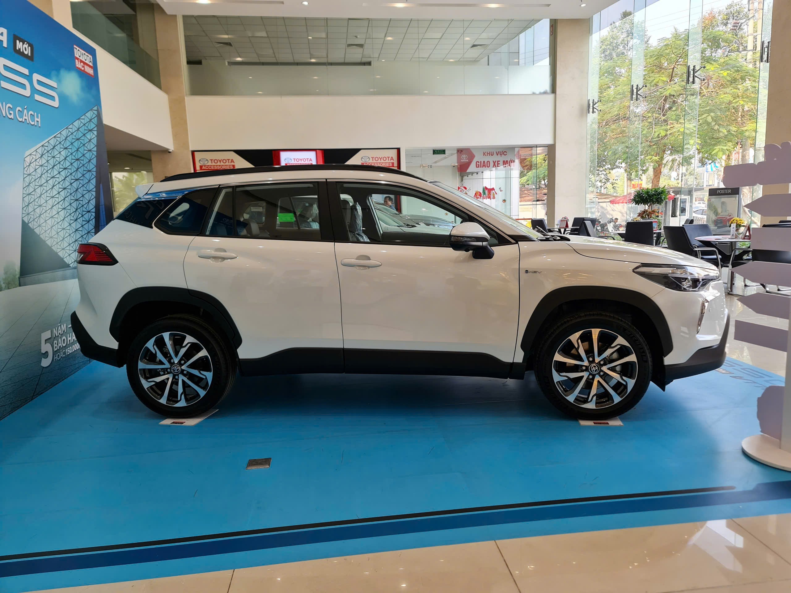 Giá xe Toyota Corolla Cross 2025 tháng 1