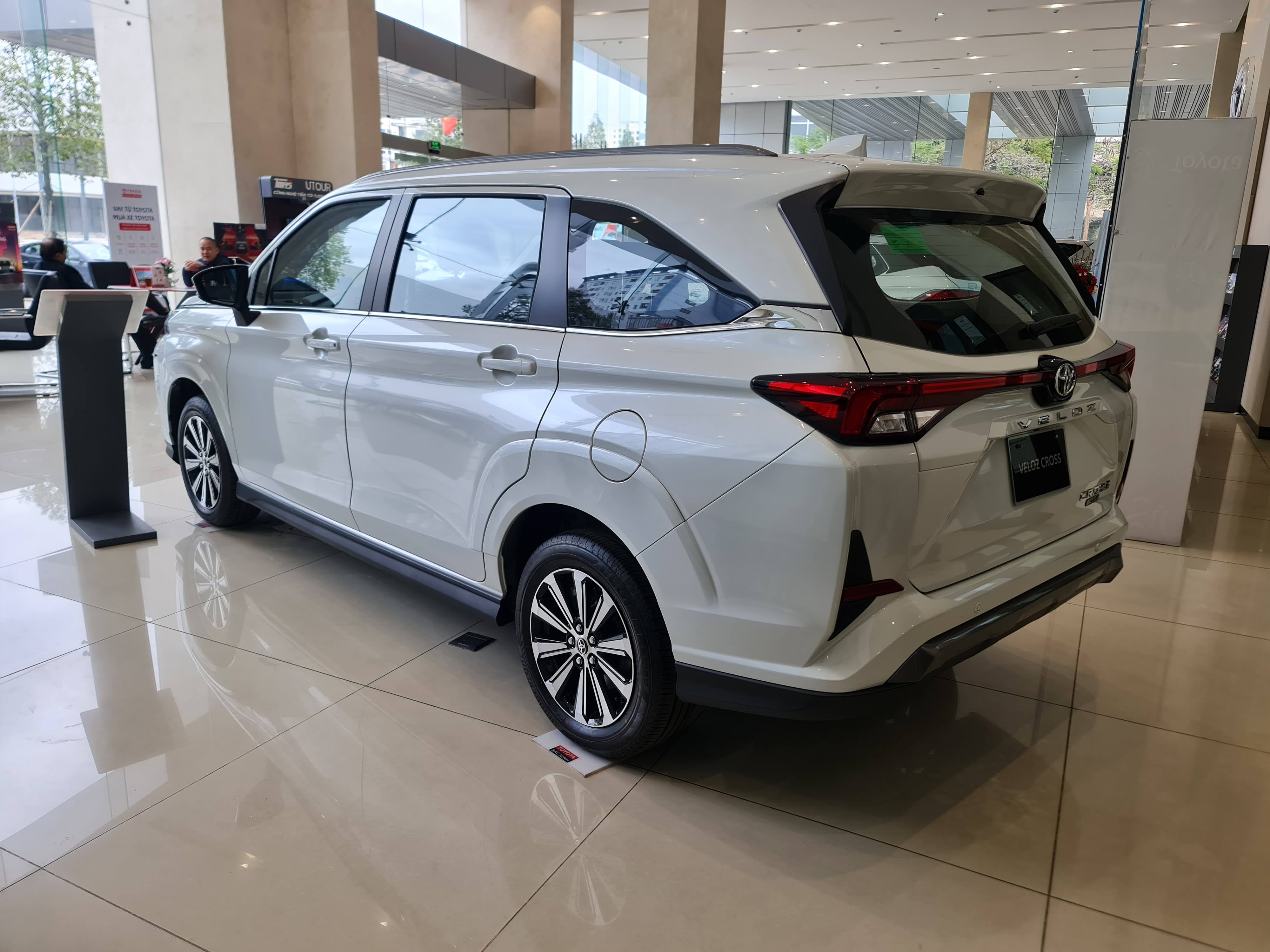 Toyota Veloz màu trắng tại Toyota Bắc Ninh