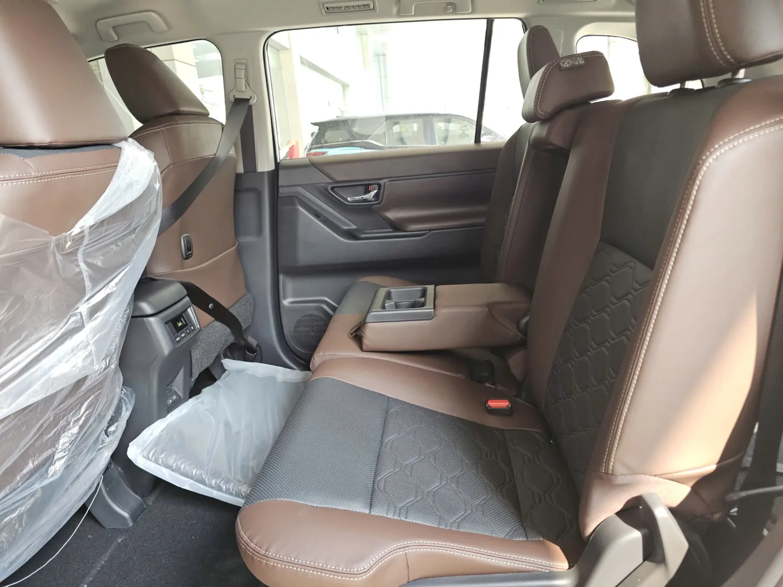 Ghe da innova Cross G Toyota Innova Cross 2.0 G 2026 – Mẫu MPV dẫn đầu xu hướng mới