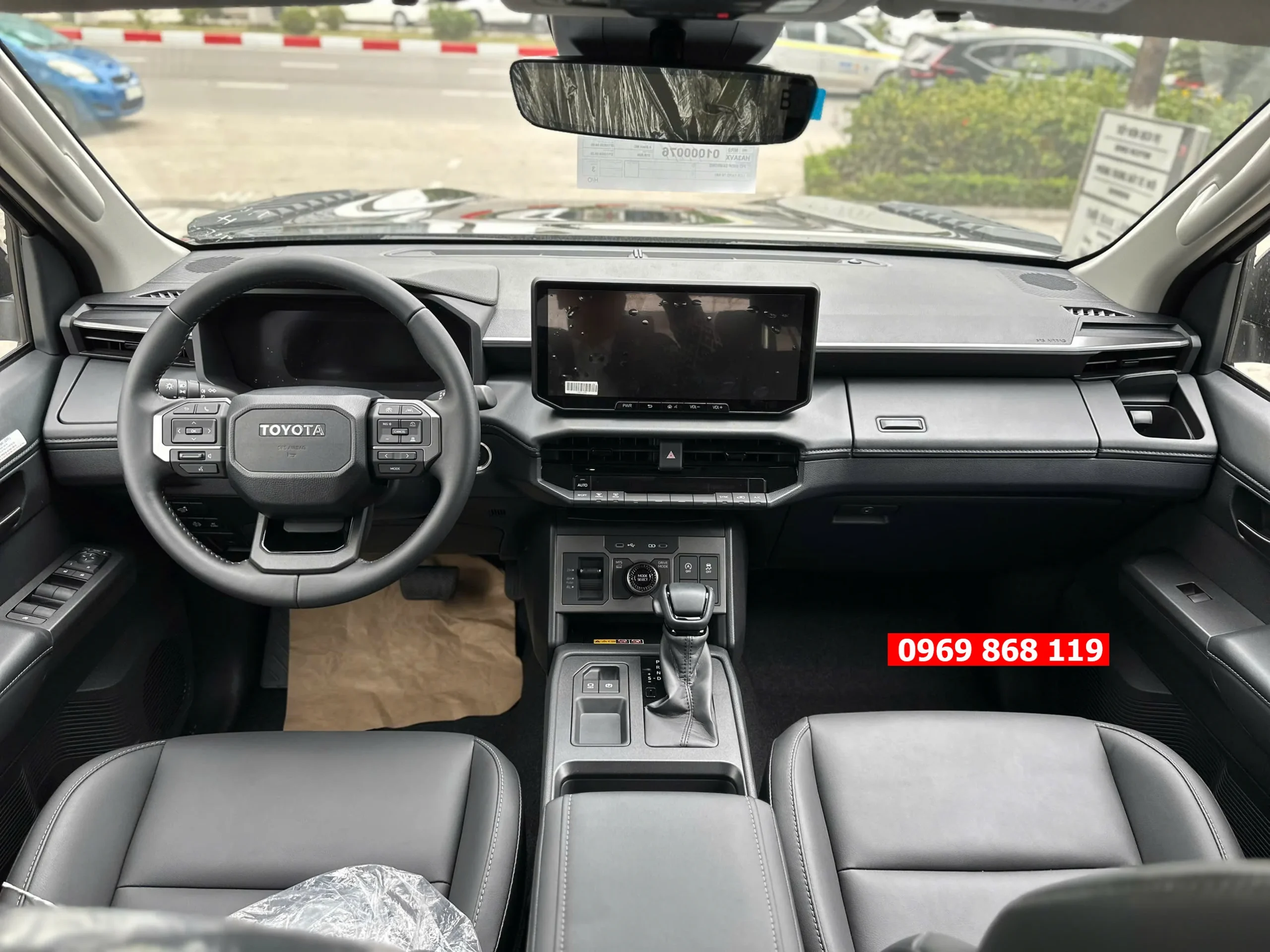 Nội thất Toyota Hilux 2 cầu tại Bắc Ninh