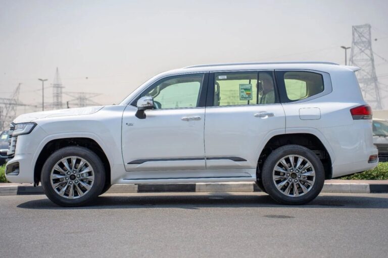 Toyota Land Cruiser Hybrid tại Bắc Ninh
